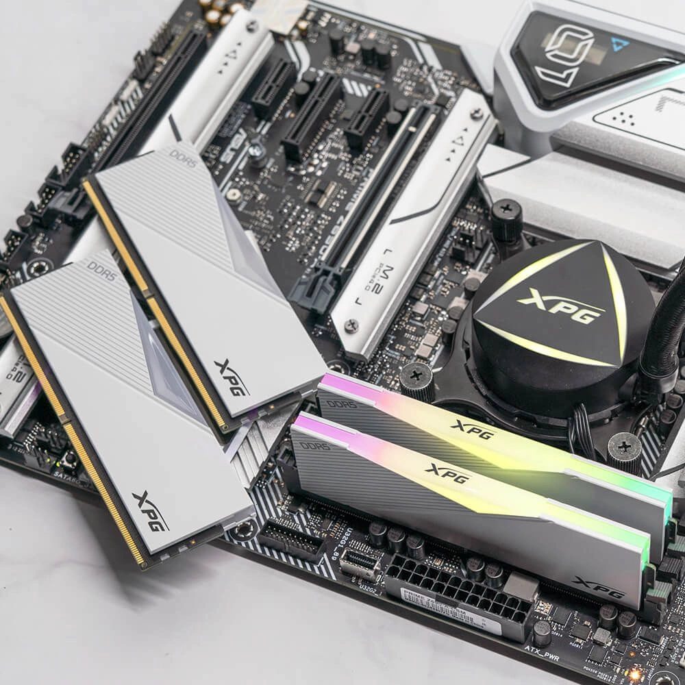 Память DDR5 2x16GB 6400MHz A-Data AX5U6400C3216G-DCLARWH XPG Lancer RGB RTL Gaming PC5-51200 CL32 DIMM 288-pin 1.35В kit dual rank с радиатором Ret